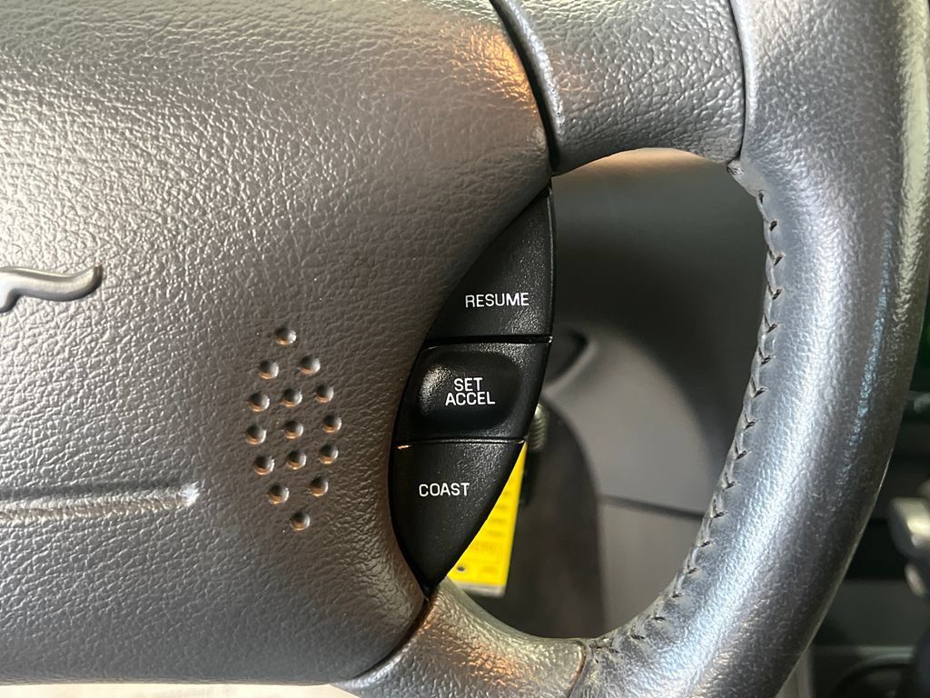 Used 2004 Ford Mustang Convertible RWD image 27