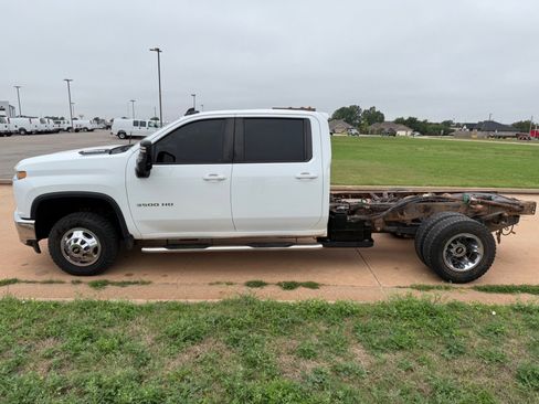 Used 2023 Chevrolet Silverado 3500 LT w/ Convenience Package image 6