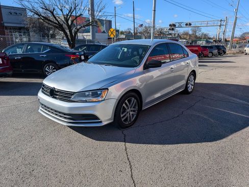 Used 2015 Volkswagen Jetta SE FWD image 2