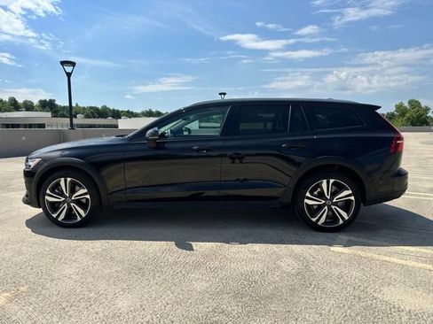 Certified 2025 Volvo V60 B5 Cross Country Plus AWD/4WD image 5
