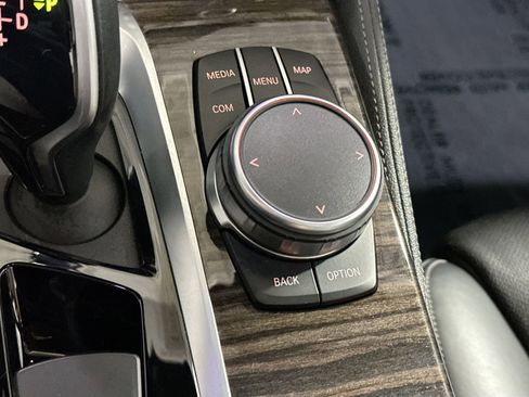 Used 2020 BMW M550i xDrive image 28