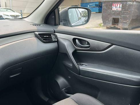 Used 2019 Nissan Rogue Sport S image 22