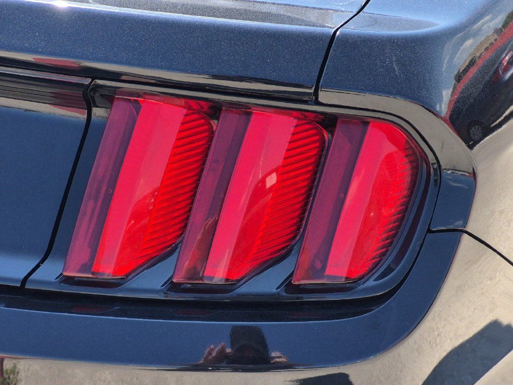 Used 2017 Ford Mustang Coupe RWD image 25