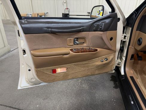 Used 1996 Lincoln Town Car Signature image 30
