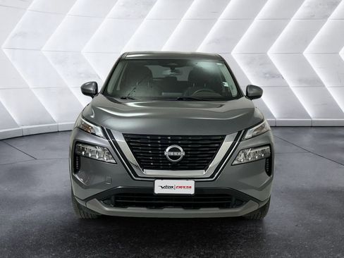 Used 2023 Nissan Rogue SV image 2