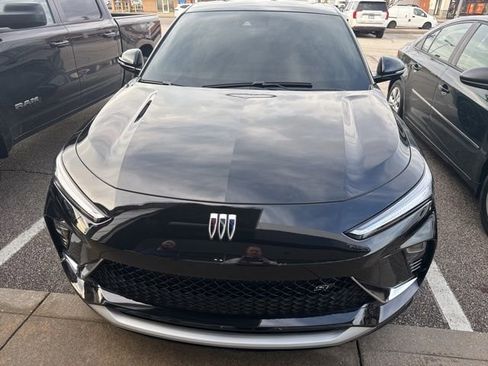 Used 2024 Buick Envista Sport Touring w/ Convenience I Package image 2