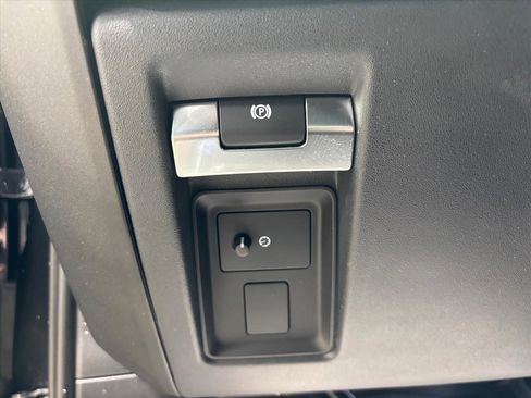 Used 2024 Land Rover Defender 90 V8 image 21