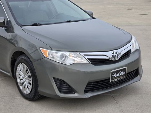 Used 2012 Toyota Camry LE image 7