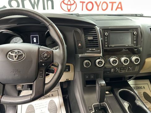 Used 2019 Toyota Sequoia Limited w/ Safety & Convenience Package image 27