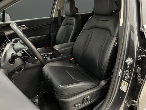 Used 2023 Kia Sportage EX image 4