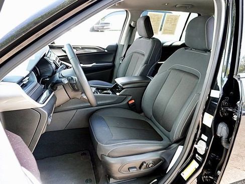 Used 2023 Jeep Grand Cherokee L Laredo RWD image 17