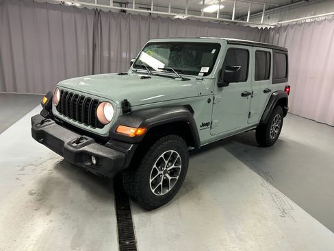 Used 2024 Jeep Wrangler Unlimited Sport AWD/4WD image 3