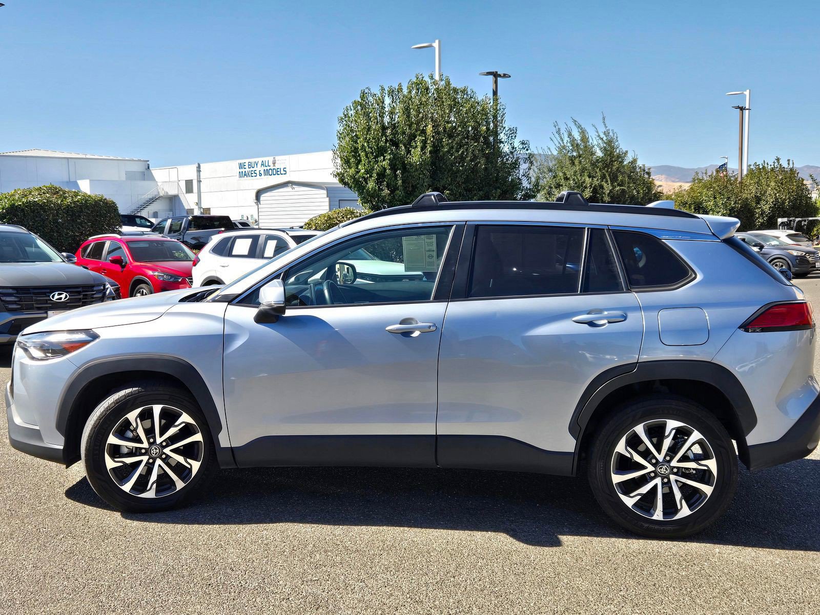 Used 2023 Toyota Corolla Cross XLE w/ Convenience Package FWD image 7