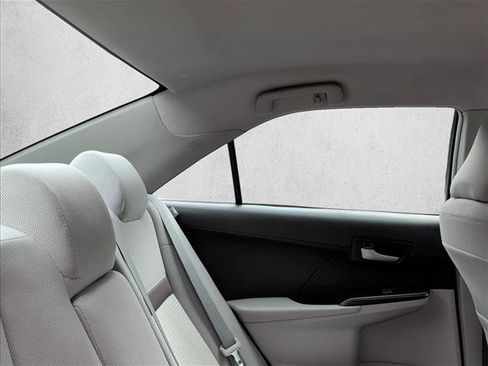 Used 2014 Toyota Camry LE FWD image 20