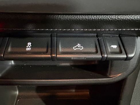 Used 2017 GMC Canyon SLE w/ SLE Convenience Package image 15