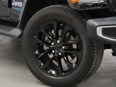 Certified 2021 Jeep Wrangler Unlimited Sahara w/ Cold Weather Group image 4