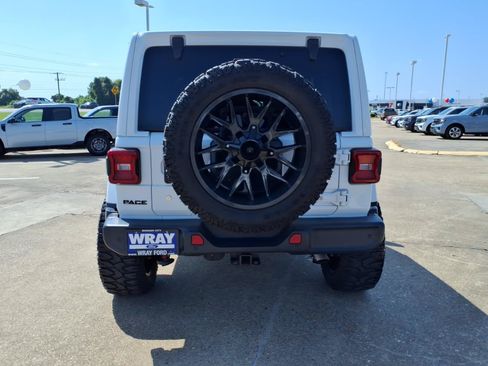 Used 2019 Jeep Wrangler Unlimited Sahara w/ Quick Order Package 24M Moab AWD/4WD image 3