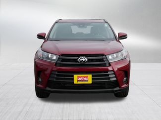 Used 2019 Toyota Highlander SE video 2
