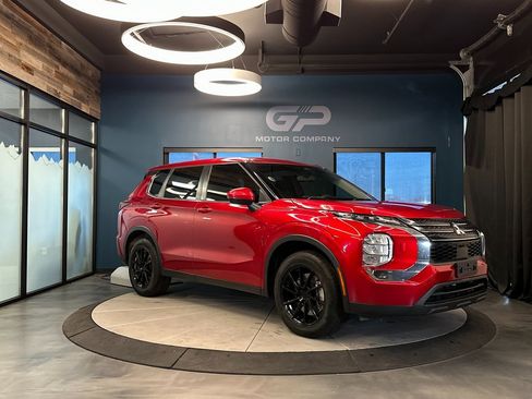 Used 2022 Mitsubishi Outlander ES image 1