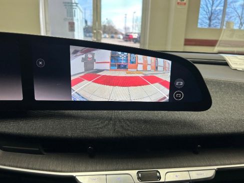 Used 2024 Lucid Air Touring image 22