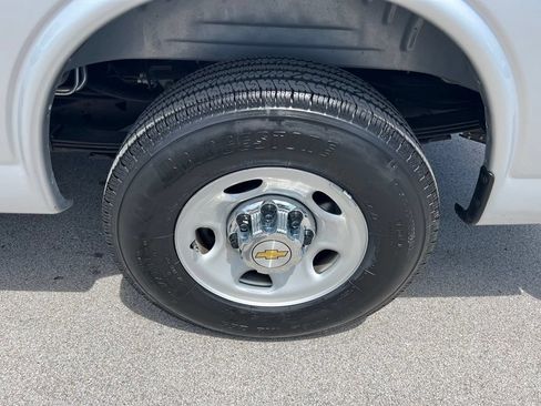 Used 2025 Chevrolet Express 2500 LT w/ LT Preferred Equipment Group RWD image 14