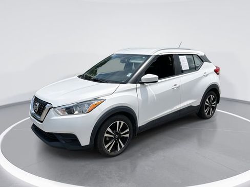 Used 2018 Nissan Kicks SV FWD image 1
