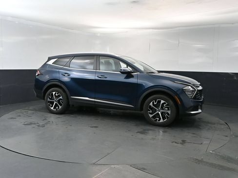 Used 2024 Kia Sportage EX AWD/4WD image 7