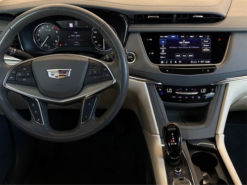 Used 2023 Cadillac XT5 Premium Luxury FWD image 16