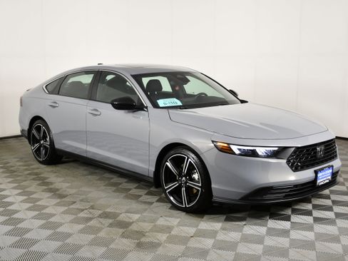 Used 2025 Honda Accord Sport image 4