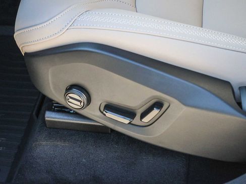 New 2026 Volvo XC90 B6 Plus w/ Protection Package Premier image 32