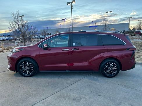 Used 2026 Toyota Sienna Platinum image 4