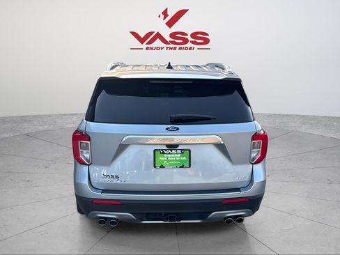 Used 2023 Ford Explorer Platinum w/ Technology Package AWD/4WD image 4