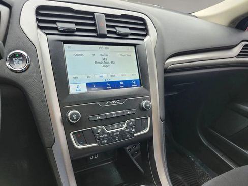 Used 2020 Ford Fusion SE image 17