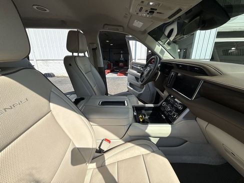 Certified 2023 GMC Yukon Denali image 15