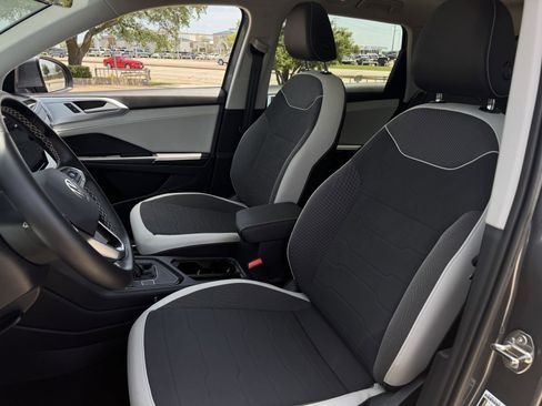New 2025 Volkswagen Taos SE FWD image 25