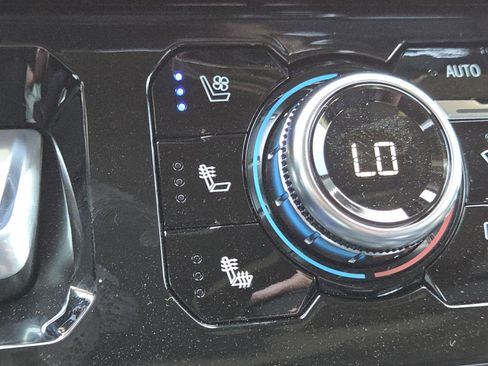 New 2026 GMC Sierra 2500 Denali w/ Denali Reserve Package AWD/4WD image 9