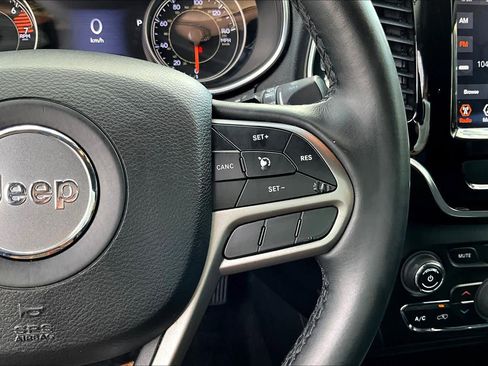 Used 2019 Jeep Cherokee Limited image 23