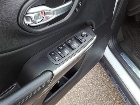 Used 2020 Jeep Cherokee Limited image 20