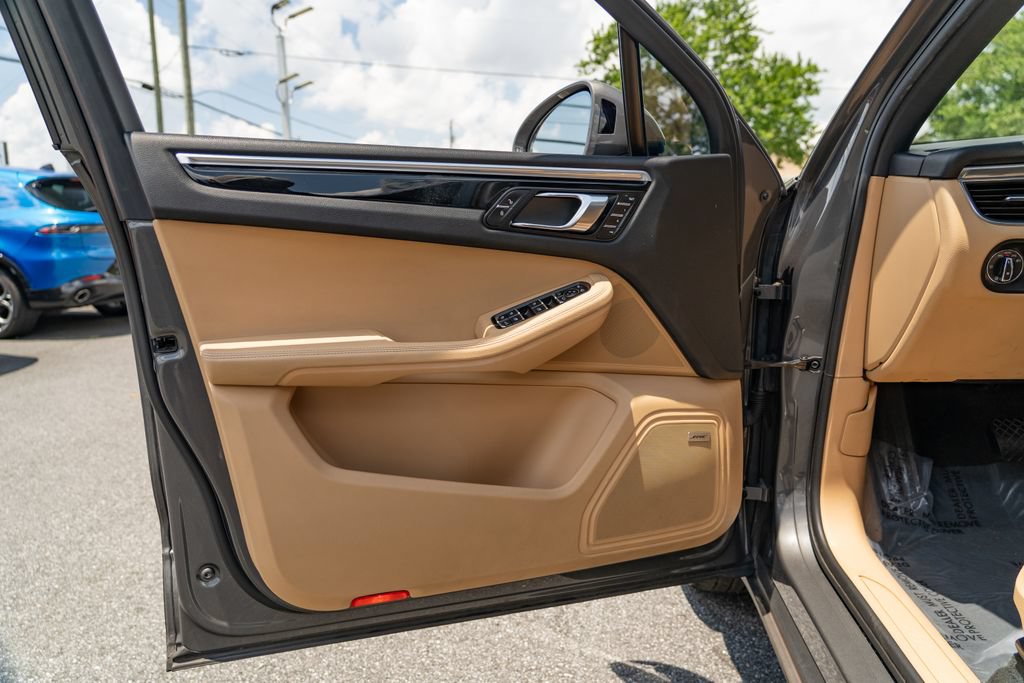 Used 2018 Porsche Macan AWD/4WD image 12