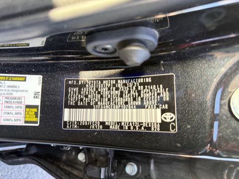 Used 2022 Toyota Corolla SE w/ Carpet Mat Package (TMS) FWD image 37