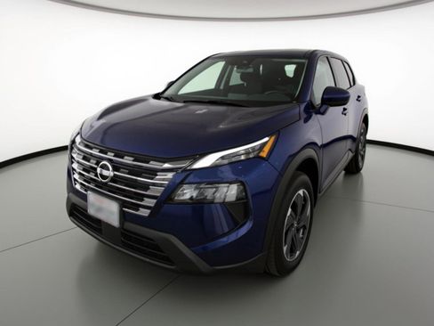 Used 2025 Nissan Rogue SV image 3