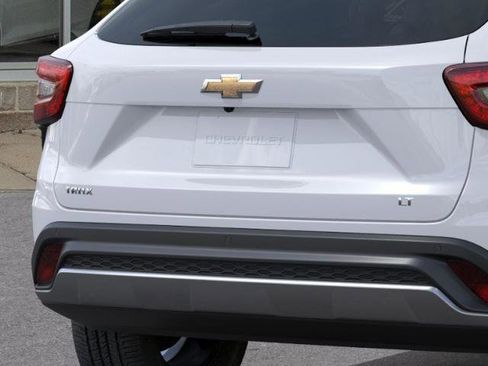 New 2026 Chevrolet Trax LT w/ Driver Confidence Package image 14