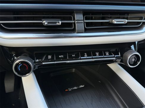 New 2026 Chevrolet Equinox EV LT image 18