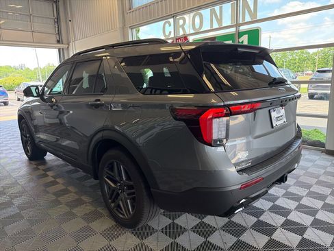 Used 2025 Ford Explorer ST-Line w/ ST-Line Street Pack AWD/4WD image 5
