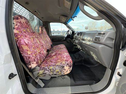 Used 2005 Ford F550 2WD Regular Cab Super Duty image 19