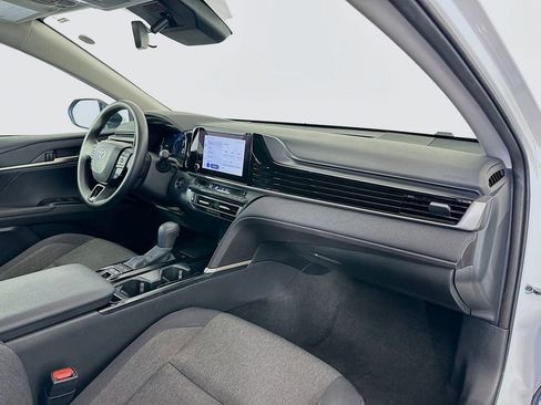 Used 2025 Toyota Camry LE image 28