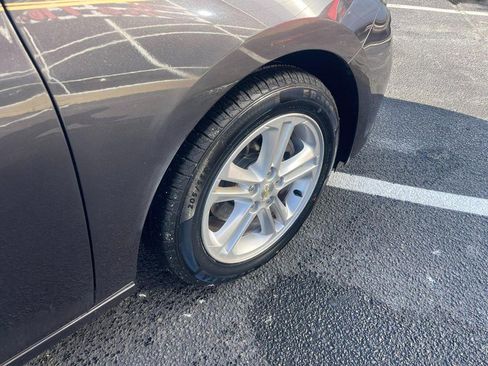 Used 2017 Chevrolet Cruze LT w/ Sun And Sound Package image 13