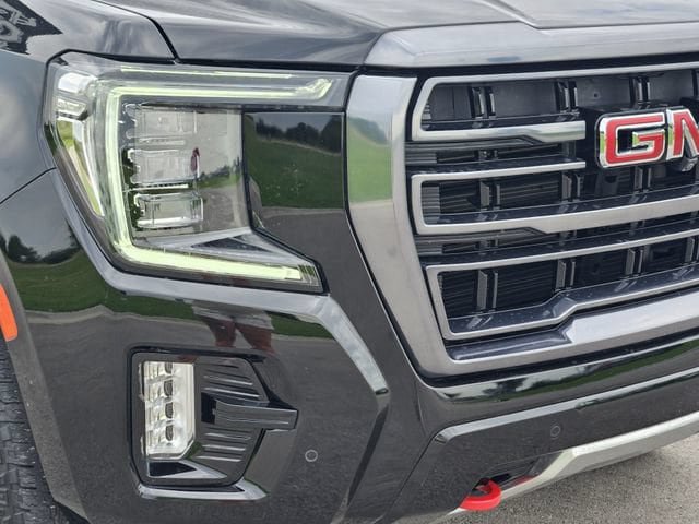 Used 2024 GMC Yukon AT4 w/ Technology Package AWD/4WD image 8