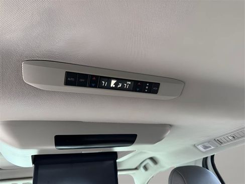 Used 2022 Toyota Sienna Limited FWD image 25