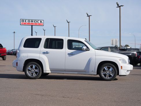 Used 2008 Chevrolet HHR LT image 2